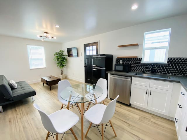 Northridge Near CSUN 2 bedroom SH22